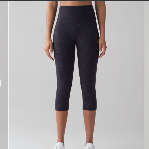 NWOT Lululemon Free To Flow Crop Sz 8